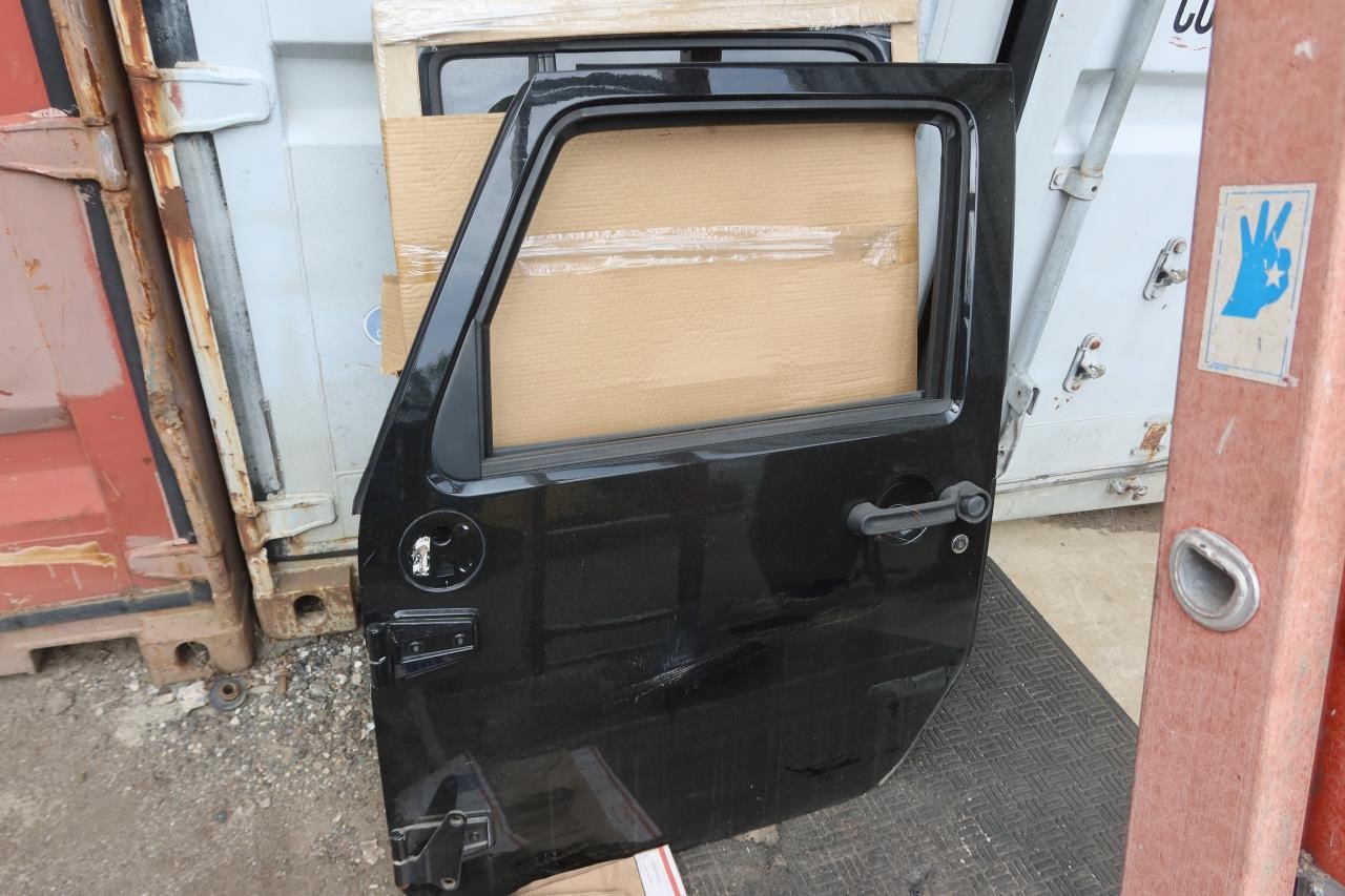 2007-2010 Jeep Wrangler JK OEM Front Left Driver LH Door Assembly 68002359