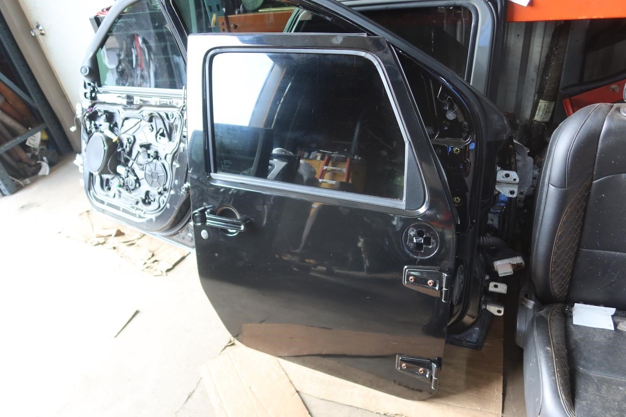 2011-2018 Jeep Wrangler JK JKU OEM Front Right Passenger Door 68079596