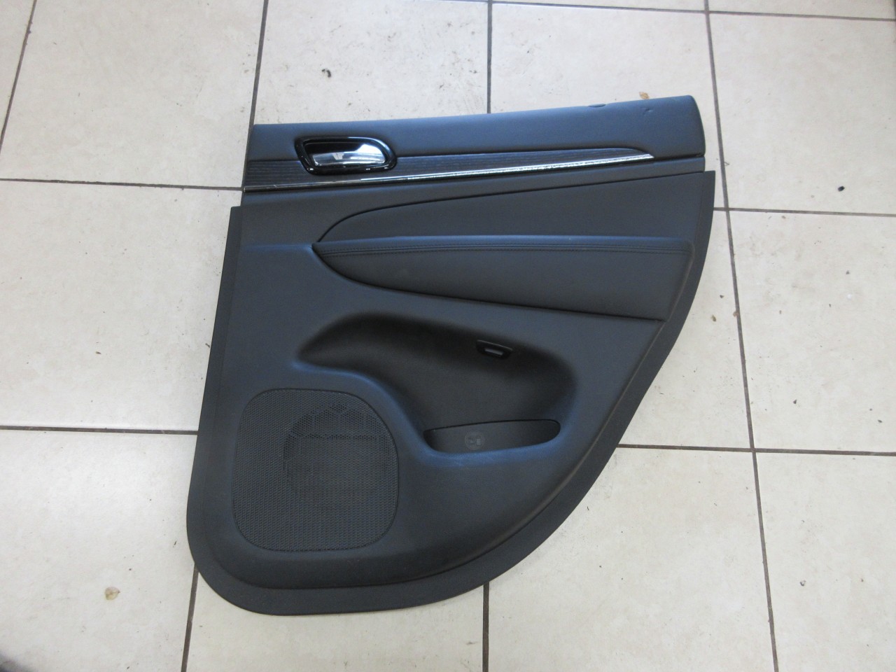 2011-2013 Jeep Grand Cherokee OEM Rear Right Door Trim Panel 1GG46TRM 