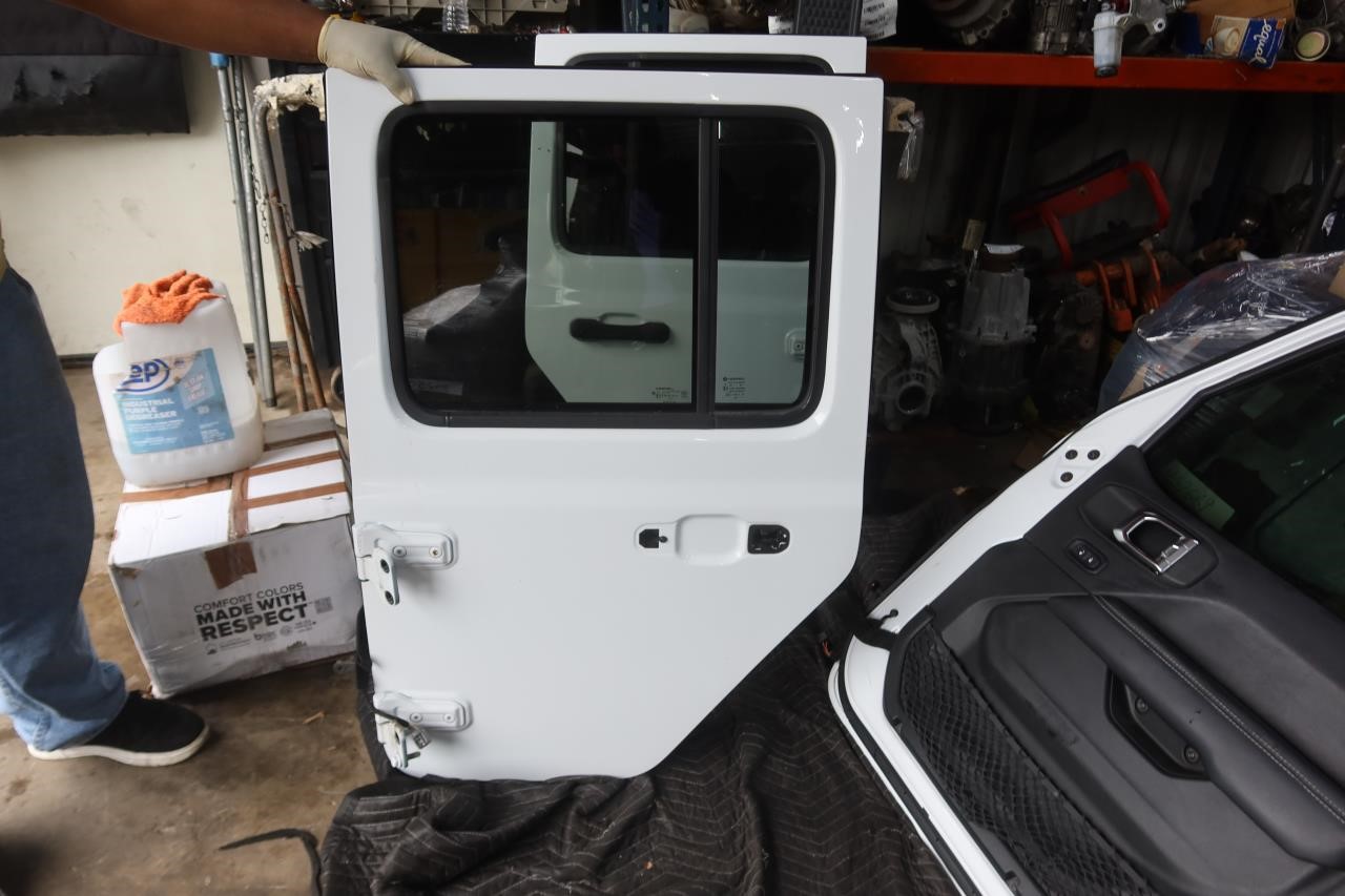 2018-2023 Jeep Wrangler Gladiator OEM Rear Left Driver Door Assembly 68281909