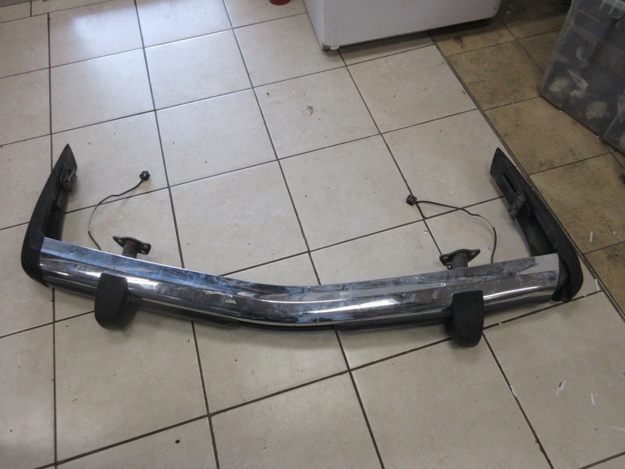 72-89 Mercedes R107 C107 560SL 450SLC 380SL 560SL Front Bumper Assembly