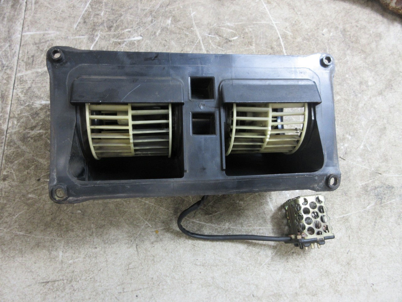 1973-1989 Mercedes 450 380 560 Blower Motor 7 Pin Resistor 0008304858