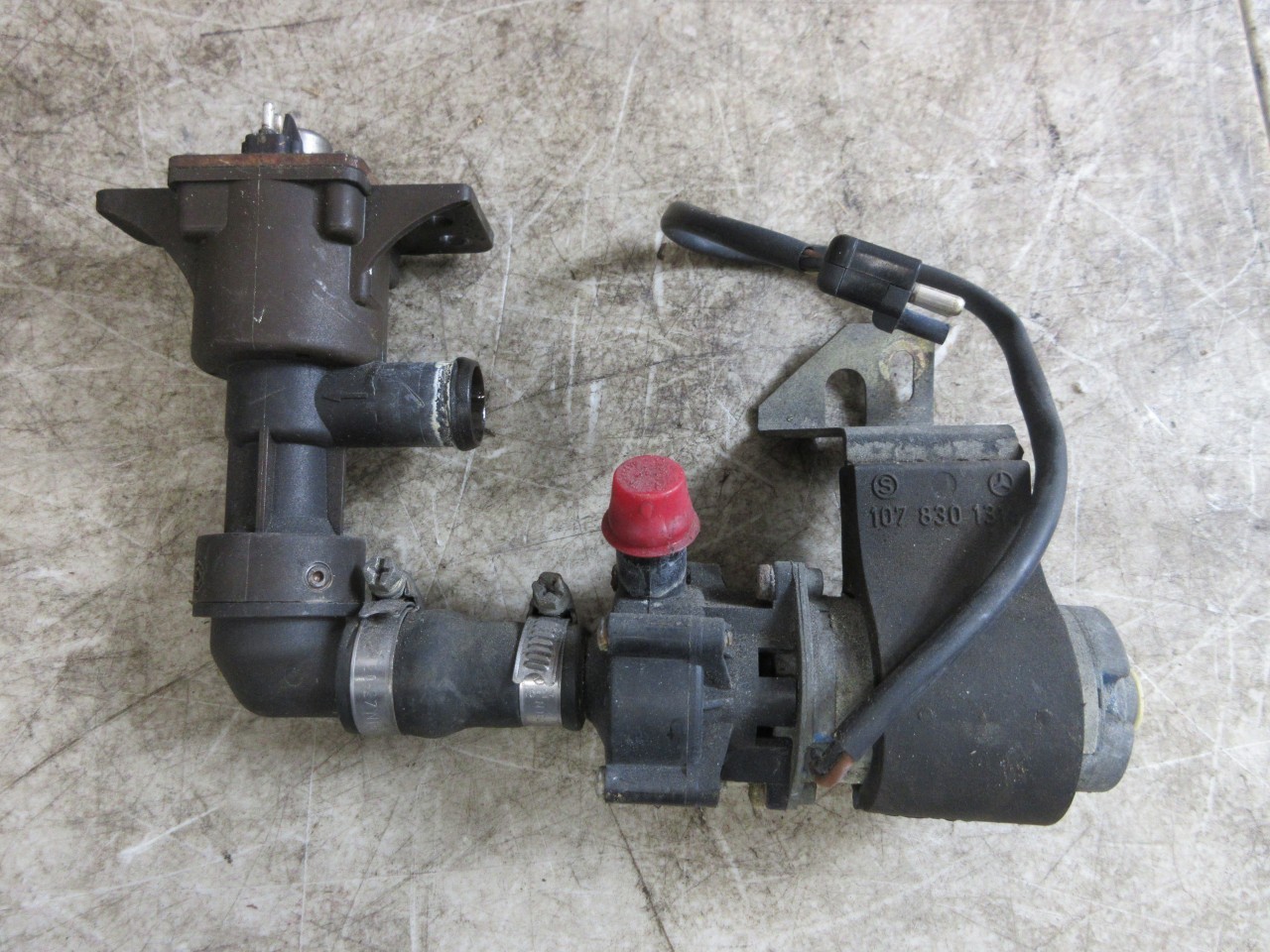 81-89 Mercedes R107 380 450 560 Auxiliary Water Heater Pump 1078301314