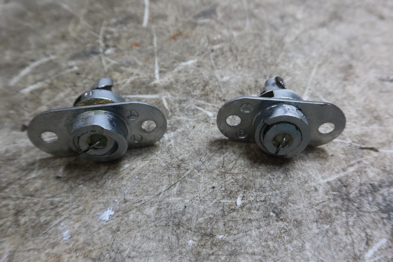 72-89 Mercedes Benz 380SL 450SL 560SL OEM Convertible Hard Top Roof Latch