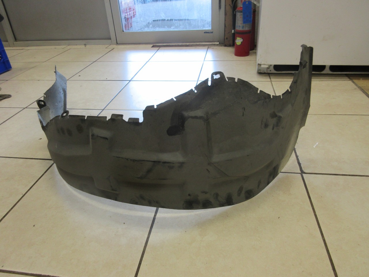 86-89 Mercedes R107 300 420 500 560 OEM Front Right Fender Arch Liner 