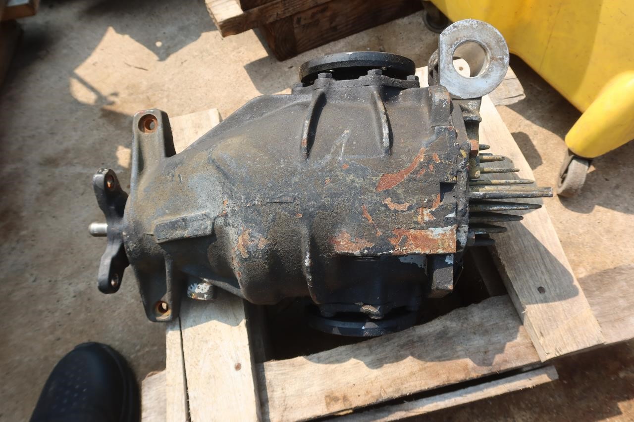 1986-1989 Mercedes R107 560SL OEM Rear Differential Carrier Assembly 1263511201