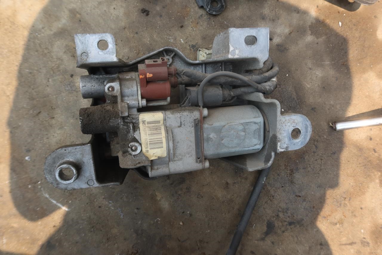 2017-2022 Chevrolet Camaro OEM Rear Differential Lock Actuator Pump 84059648