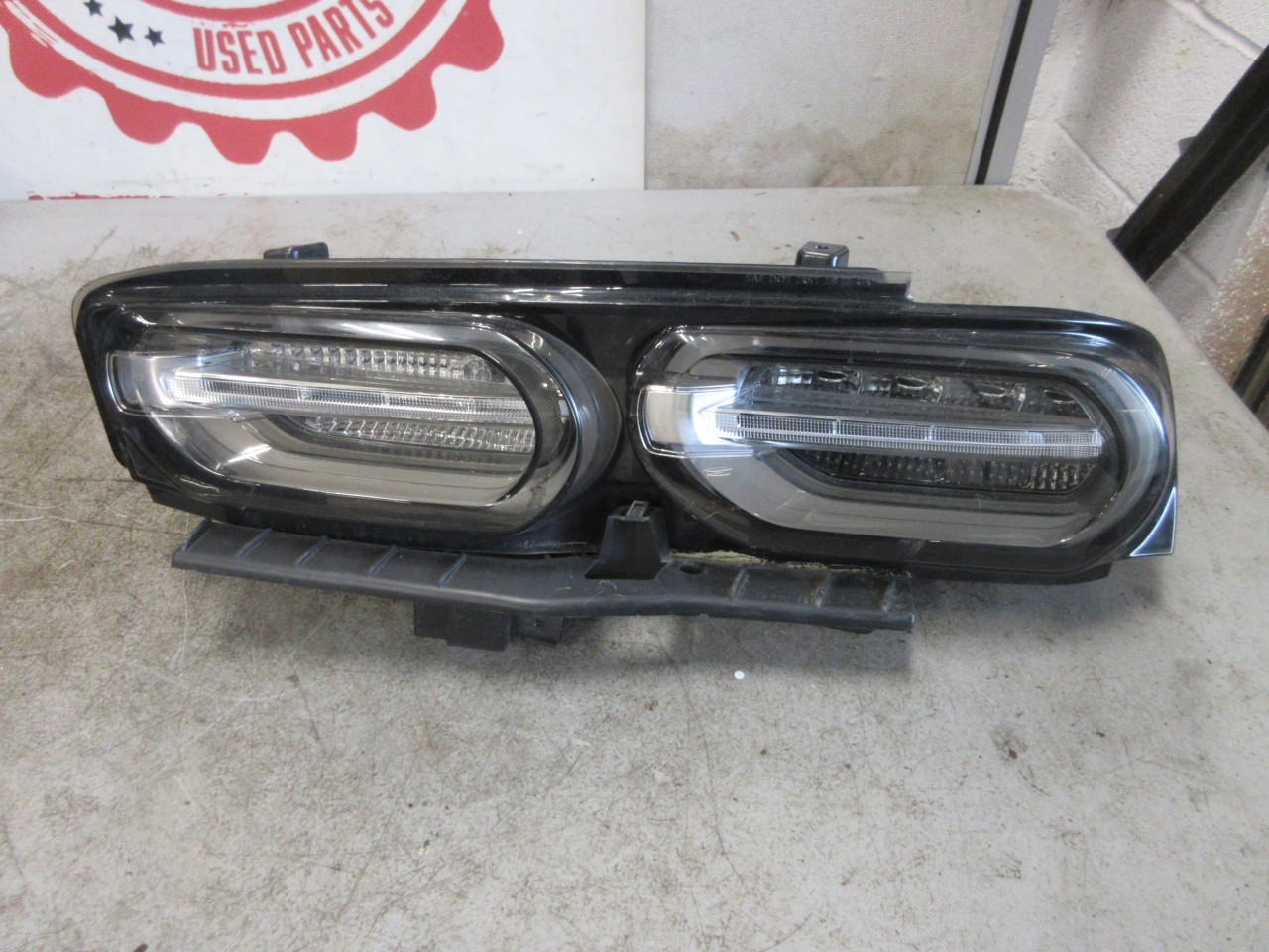 2019-2024 Chevrolet Camaro ZL1 OEM Right Passenger Tail Light Smoked 84529733 