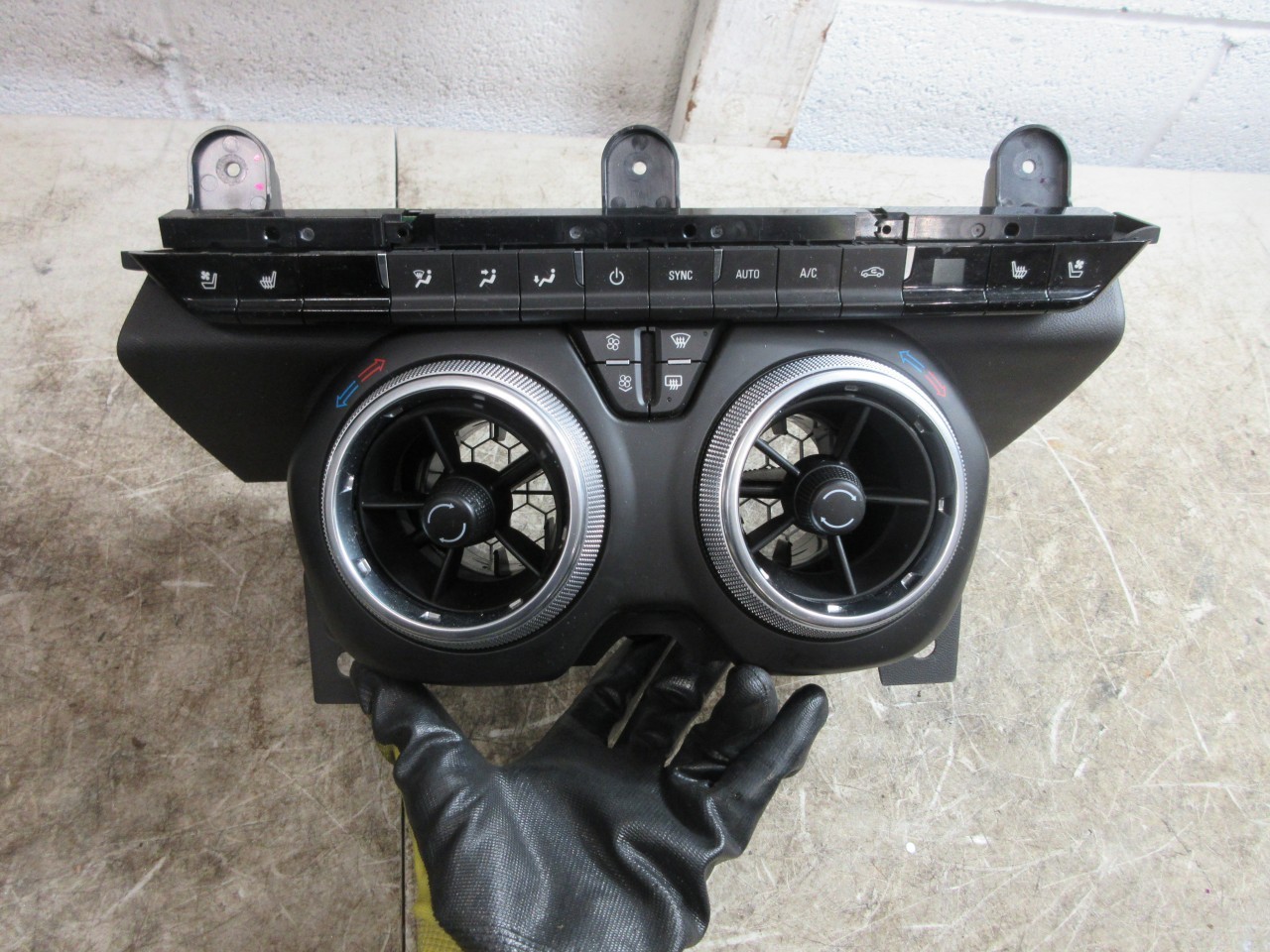 16-24 Chevy Camaro ZL1 OEM Dual Zone Temperature Control Dash Panel w/ Vents