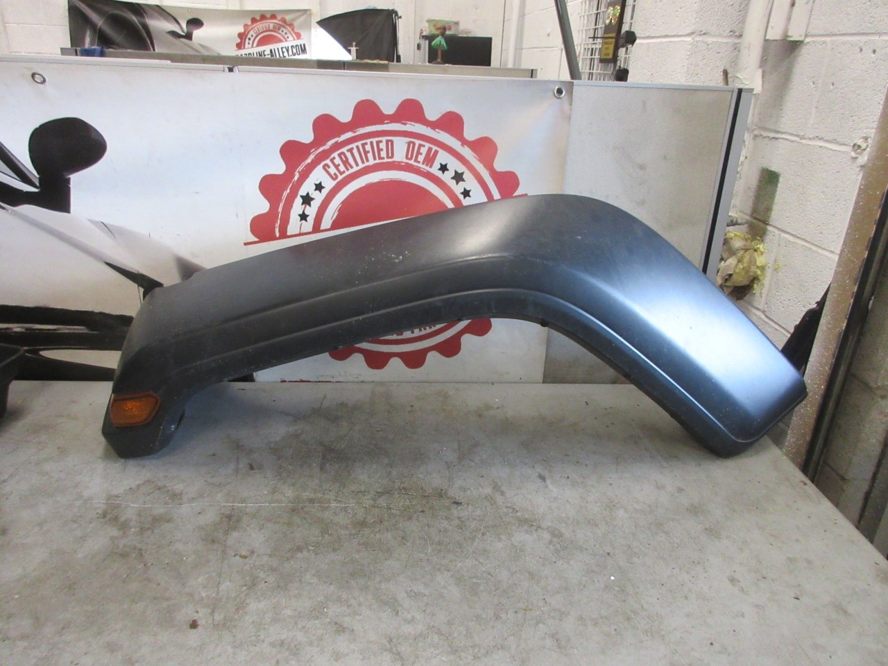 18-25 Jeep Wrangler Gladiator OEM Left Wheel Flare Molding 6AD71TRMAD