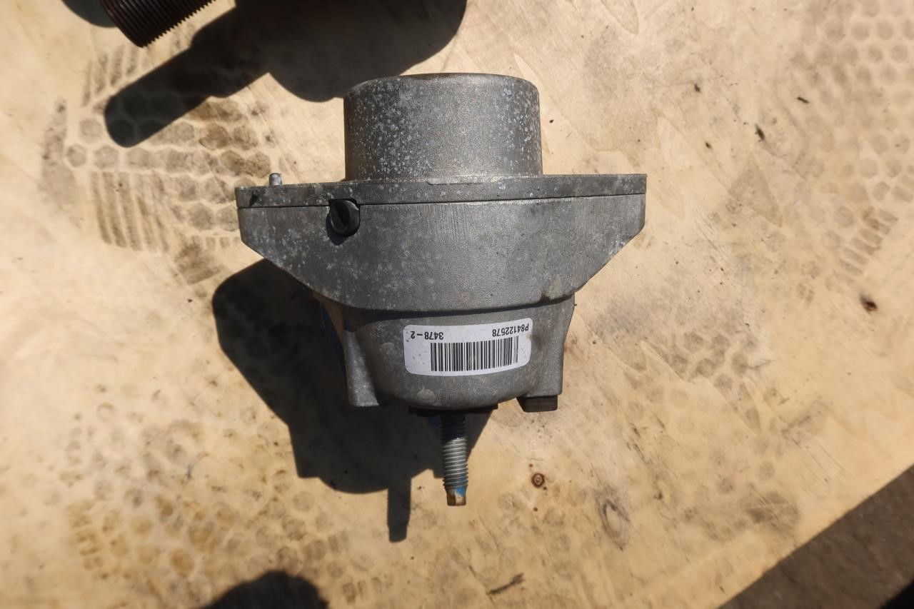 2017-2024 Chevy Camaro ZL1 OEM Right Passenger Engine Mount 84122578