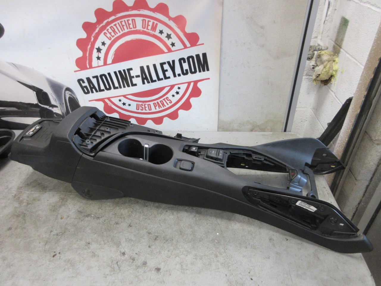 2019 Chevrolet Camaro OEM Center Console Bare Jet Black 84513108 