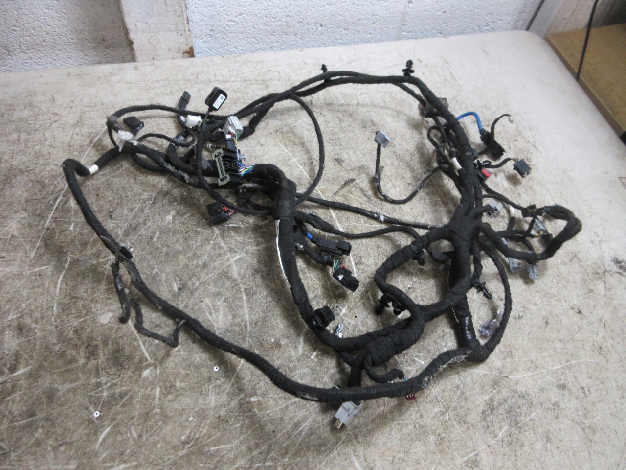 19-2024 Chevrolet Camaro ZL1 OEM Front Floor Console Wiring Harness 84446867
