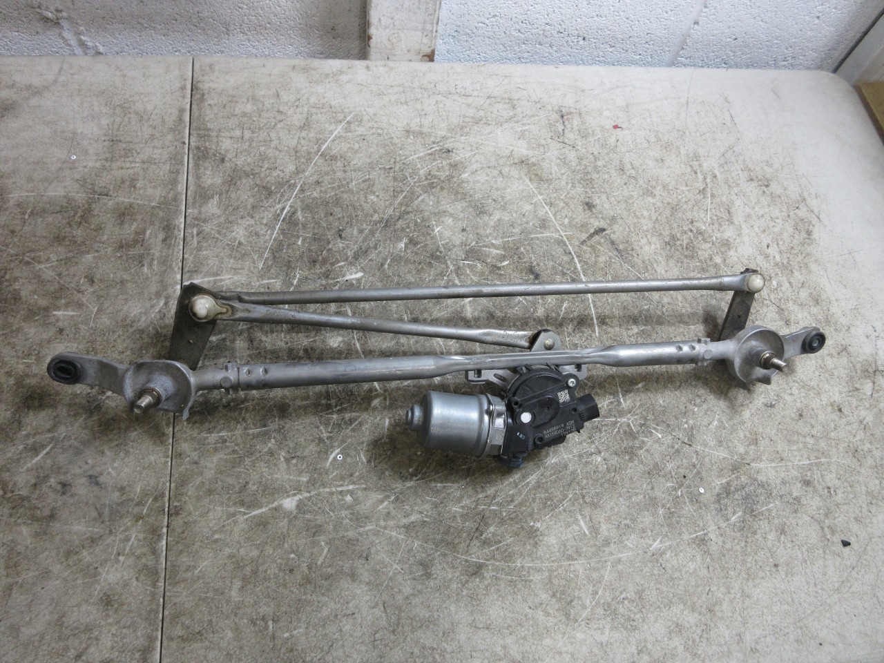 2016-2024 Chevrolet Camaro OEM Windshield Wiper Linkage w/ Motor 84498919