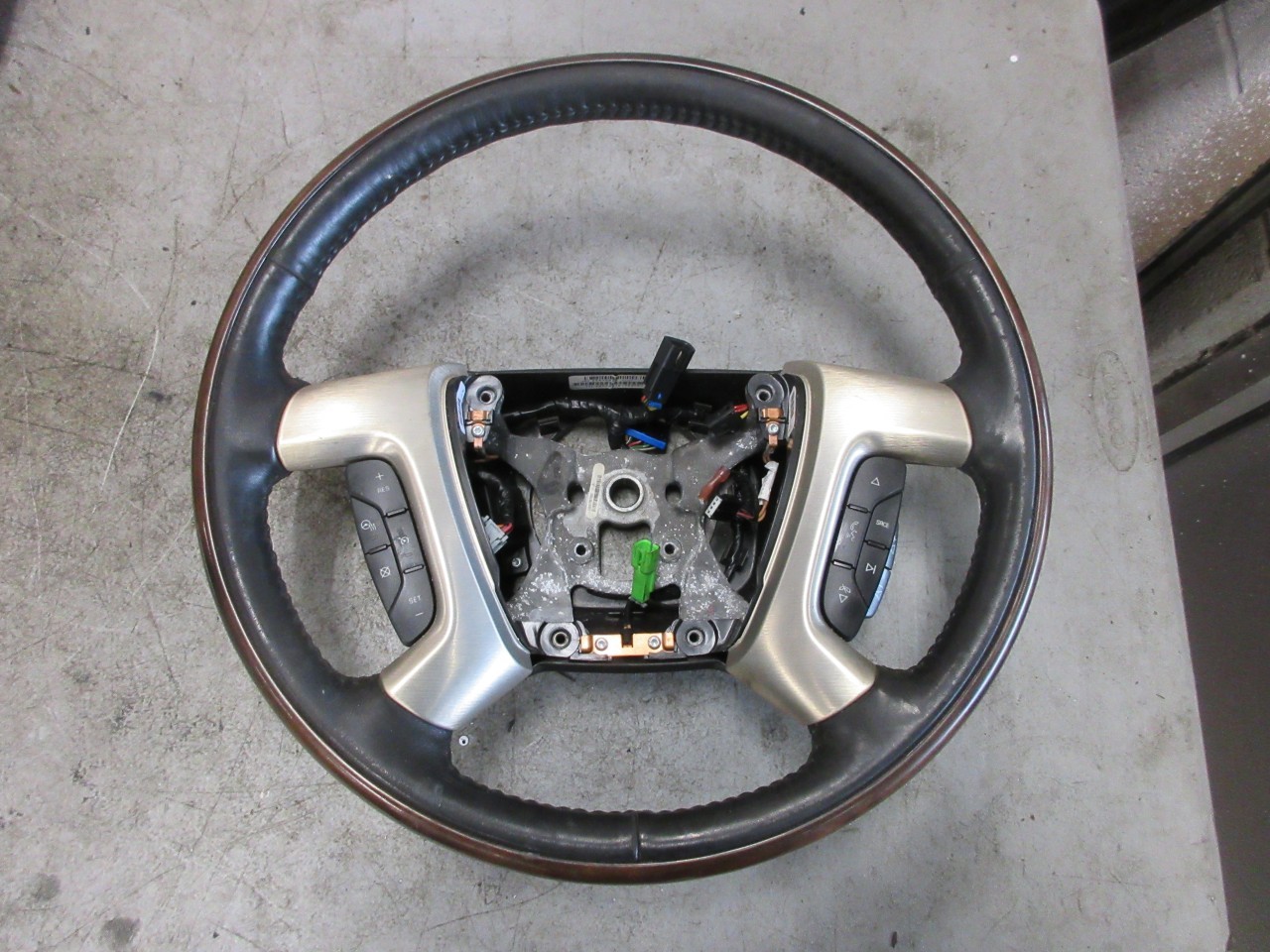 2009-2014 Cadillac Escalade OEM Steering Wheel w/ Controls Ebony 22870926 