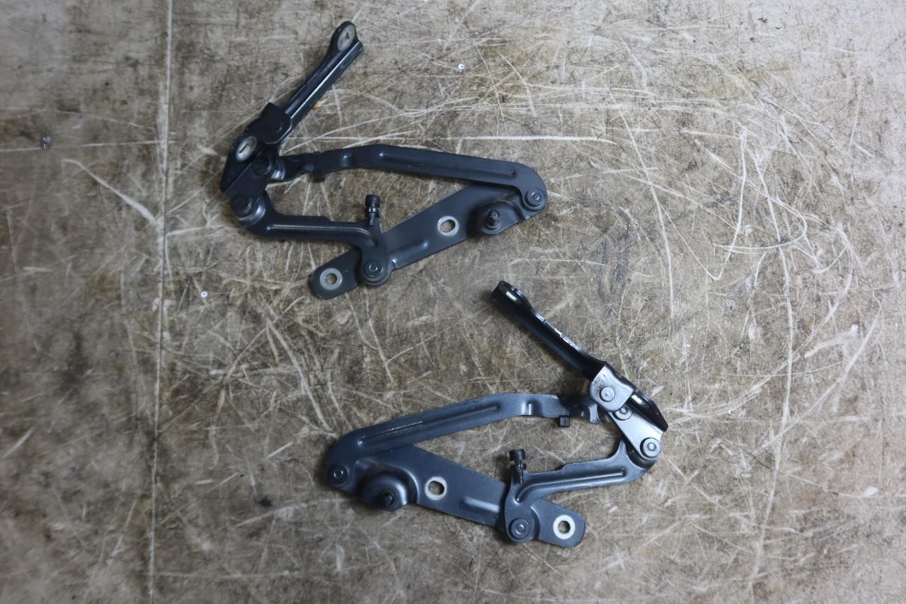 2016-2024 Chevy Camaro OEM Trunk Lid Hinge Pair Left Right 84236506 / 84236507