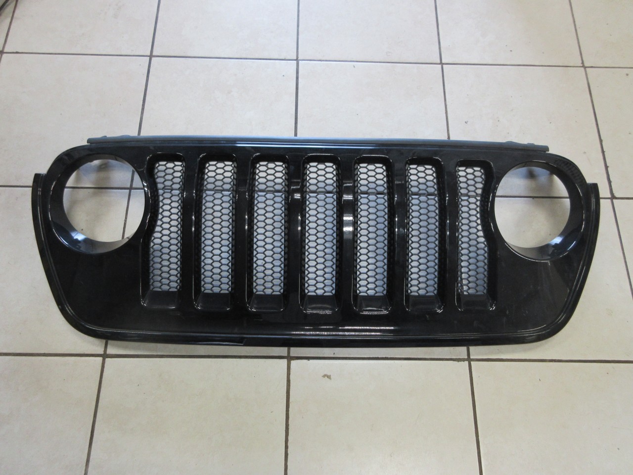 2018-2023 Jeep Wrangler JL Gladiator JT OEM Front Grille Assembly 68316767