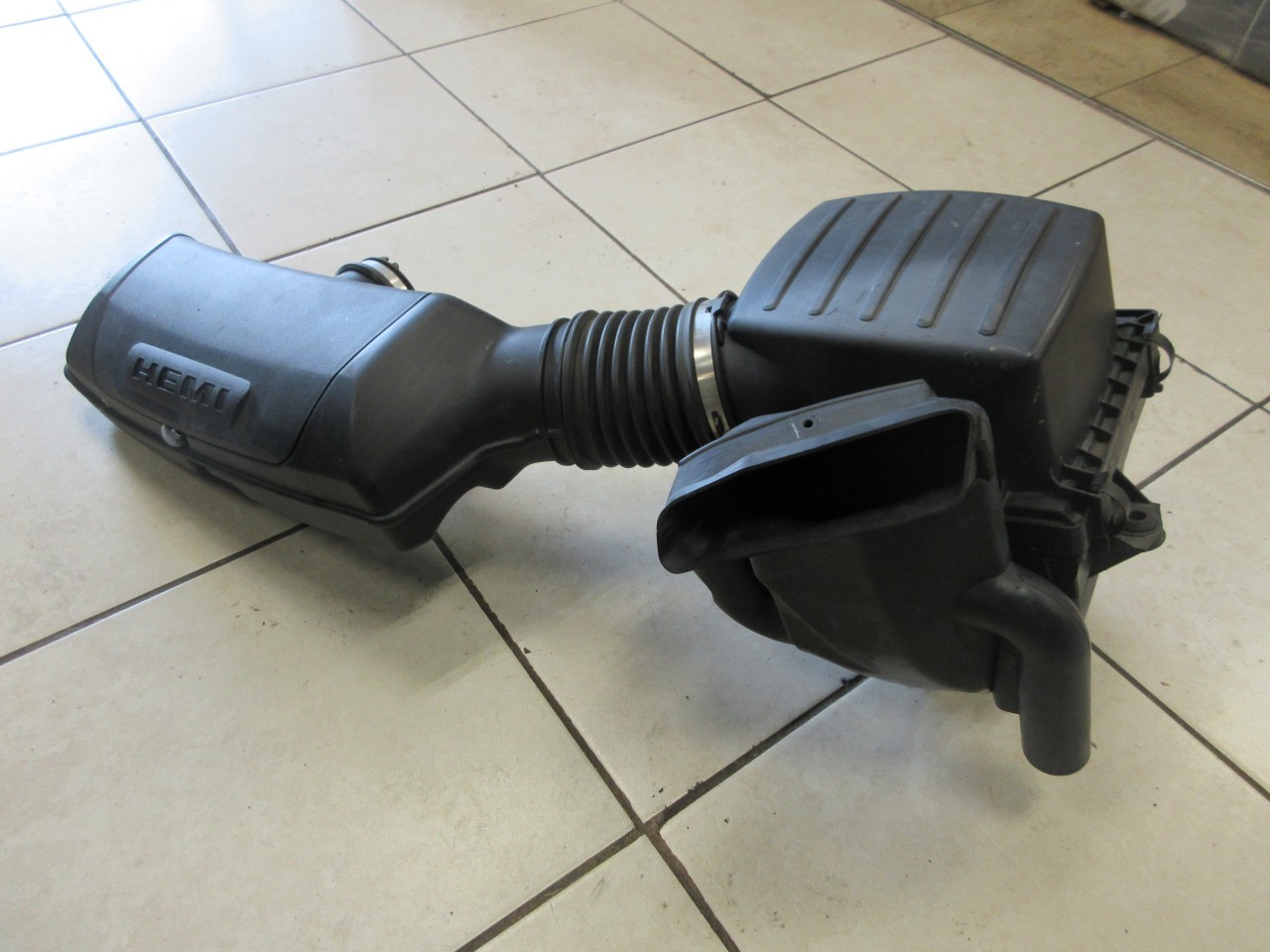 12-25 Dodge Durango OEM R/T Hemi Air Intake Manifold w/ Resonator 52126389