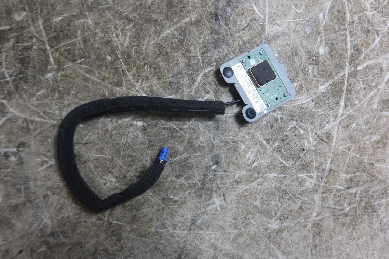 2017-2019 Chevy Camaro OEM Dash Antenna Assembly 23480909