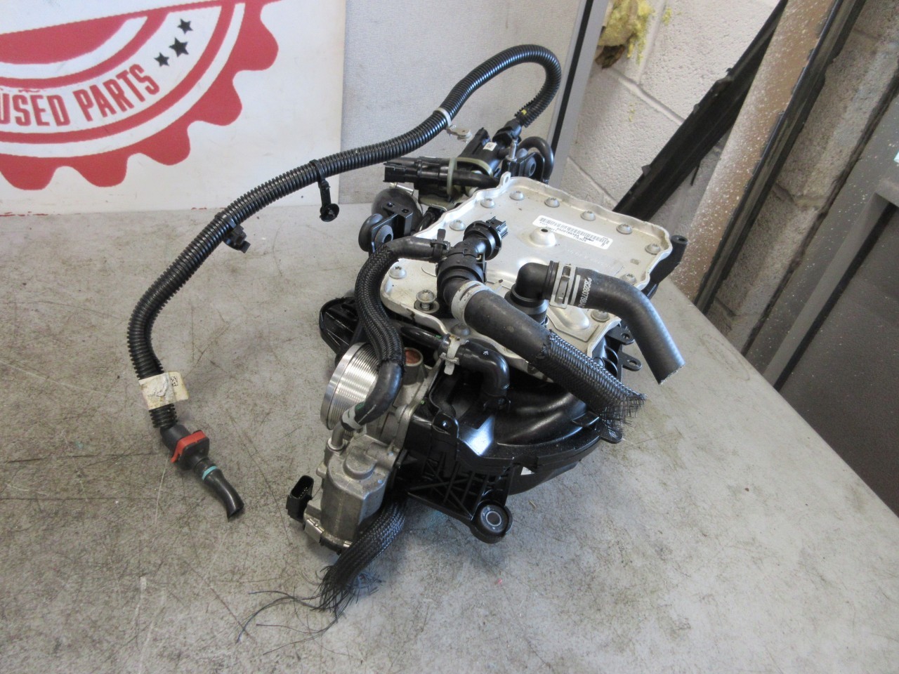 2018-2025 Jeep Wrangler JL 2.0L OEM Intake Manifold w/ Throttle Body 05281512