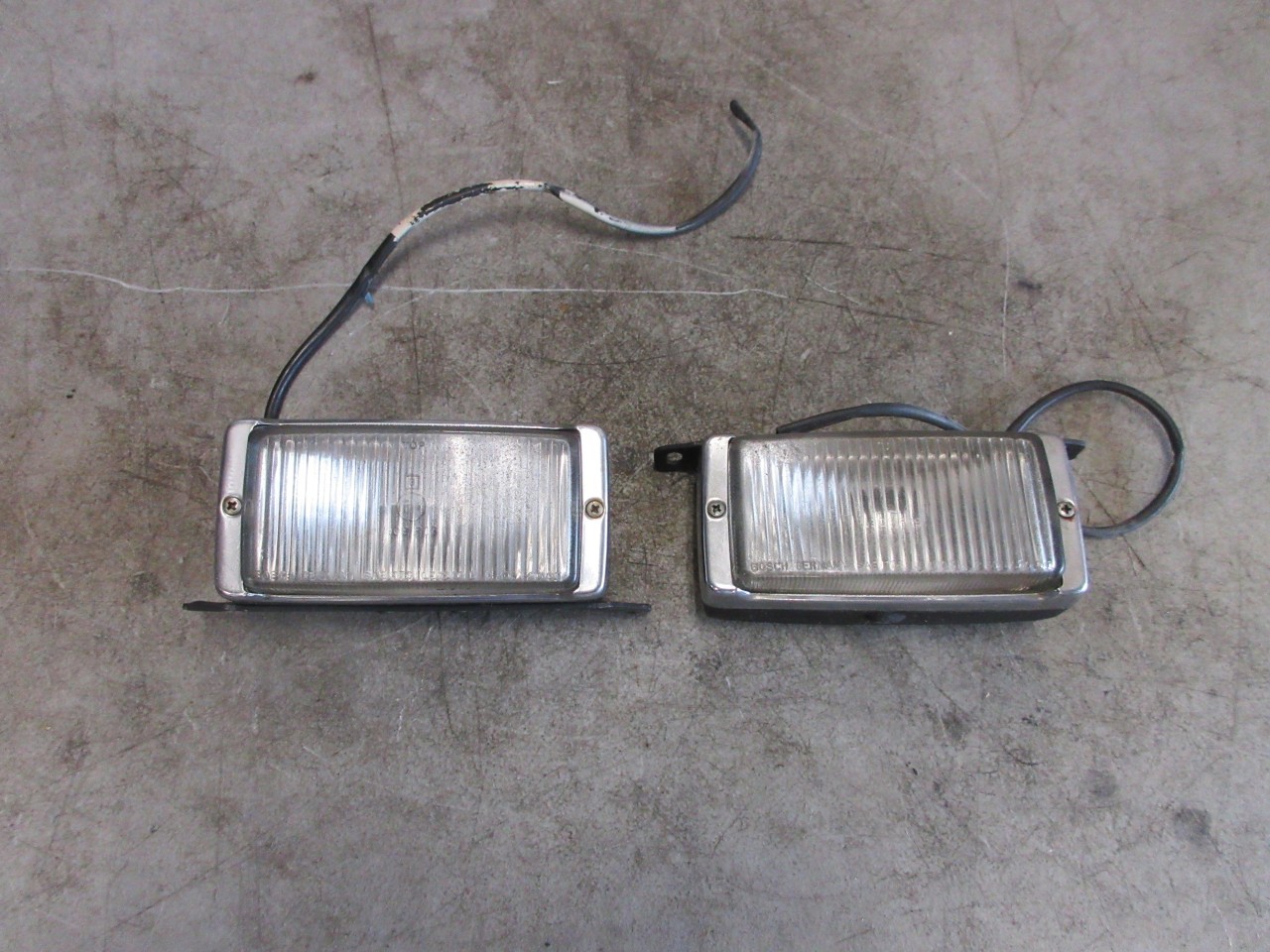 72-89 Mercedes R107 380 450 560 Left Driver & Right Passenger Fog Lights Pair 