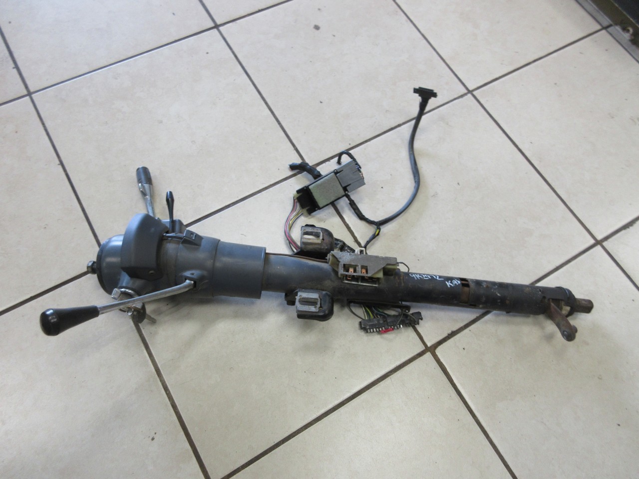 1987-1995 Jeep Wrangler YJ OEM Gray Steering Column w/ Tilt & Key 52078607