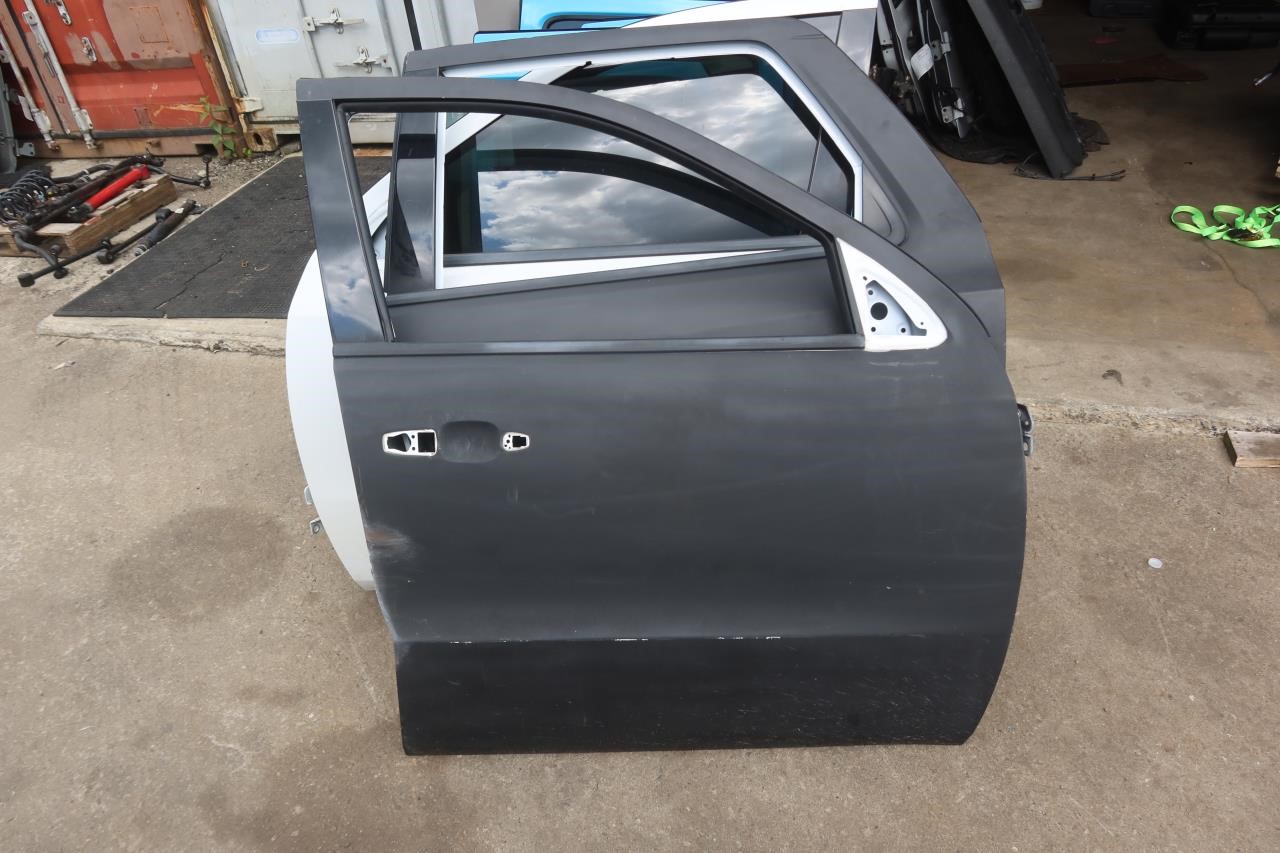 2011-2022 Dodge Durango OEM Front Right Passenger Door Assembly 55369462