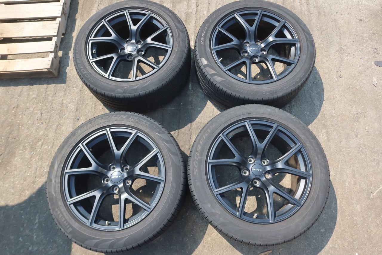 2021 Jeep Grand Cherokee SRT OEM Wheels Set of 4 20x10 6VC21RXFAA