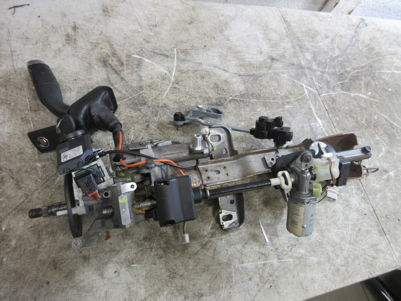 2007-2014 Cadillac Escalade OEM Steering Column Assembly w/ Key 