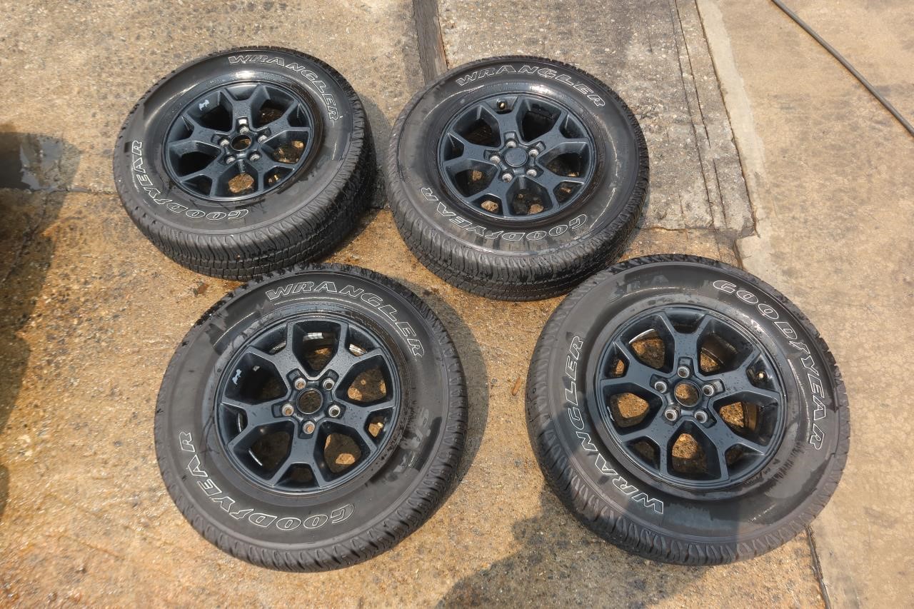 2018-2023 Jeep Wrangler JL OEM Willys Black Wheels Set 6BZ392XFAB 17x7.5