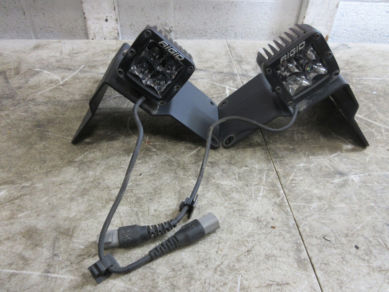 18-25 Jeep Wrangler Gladiator OEM Lower A-Pillar Mounting Bracket Pair 82215427