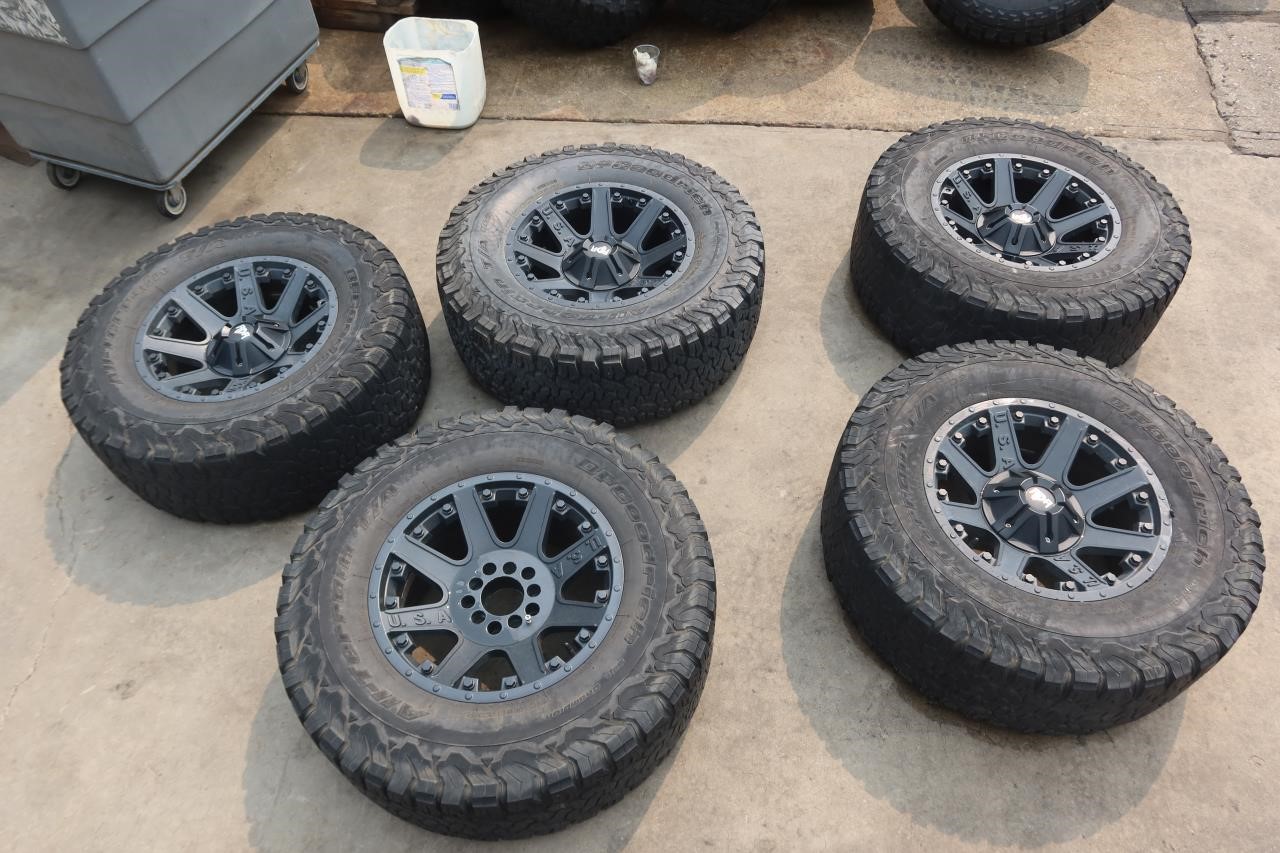 Red Dirt Road Wheels Set of 5 35x12.50R18 - 18x9 5x5 Bolt Pattern 