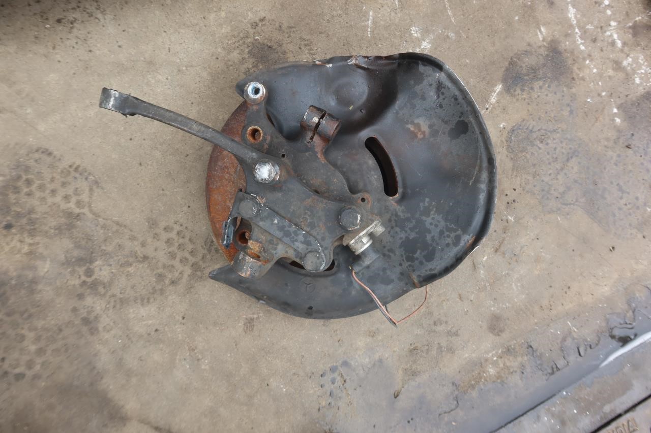 1989 Mercedes Benz 560SL OEM Front Right Passenger Knuckle 107 332 04 02