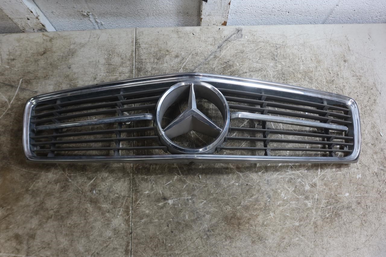 Mercedes Benz 560SL OEM Front Grille Assembly 1078880215 / 1078800386