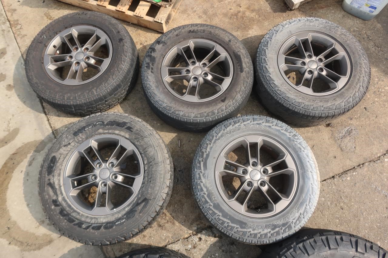 Jeep Wrangler JK OEM 75th Anniversary Edition Set of Wheels Bronze 5YW74NTZAA