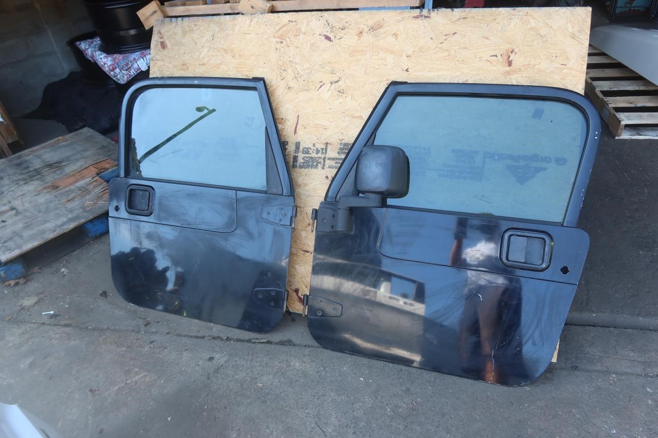 1997-2006 Jeep Wrangler TJ LJ OEM Full Door Left Right Pair 55176537