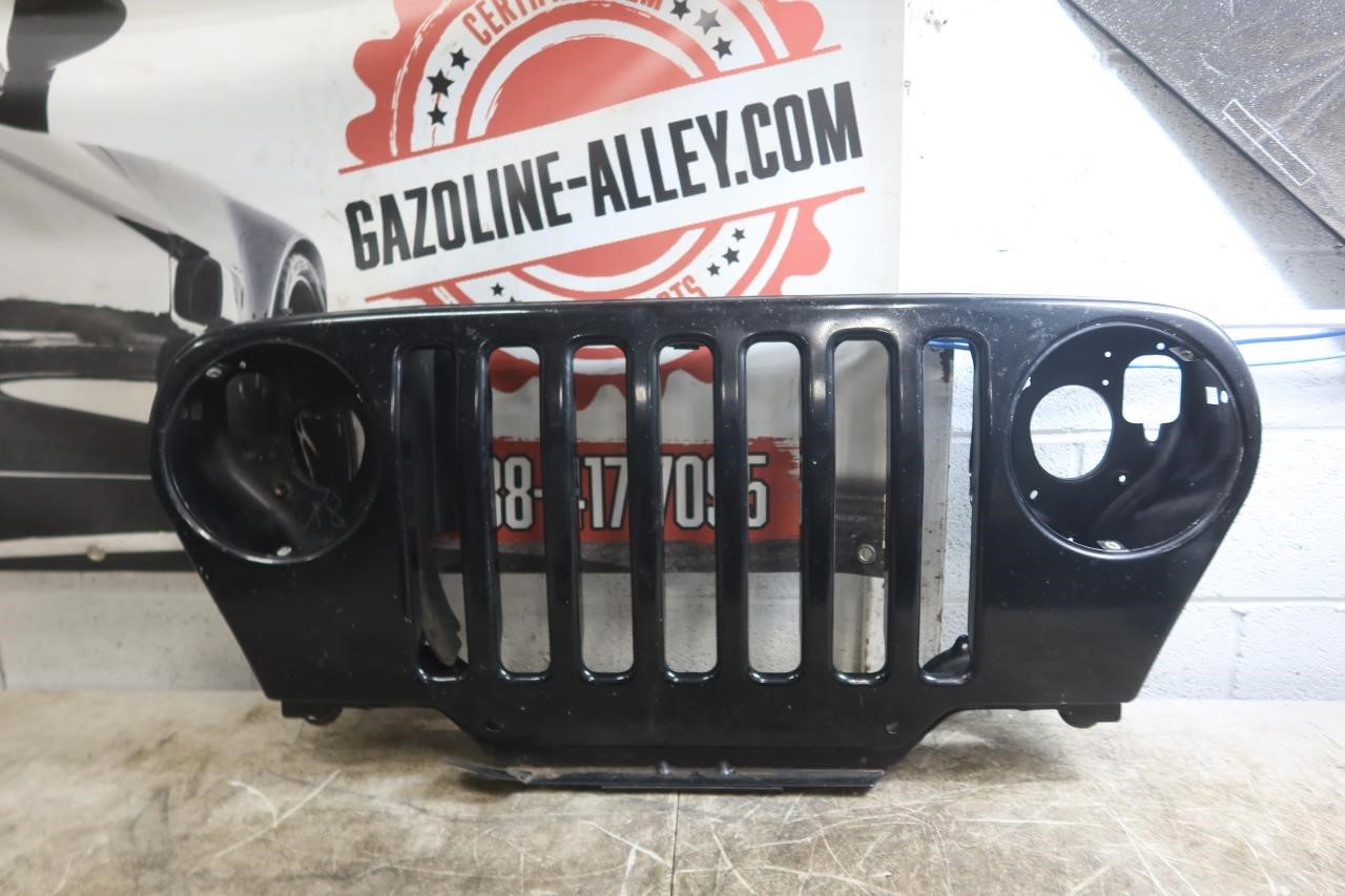 1997-2006 Jeep Wrangler TJ LJ OEM Front Grille Grill Assembly 55174594