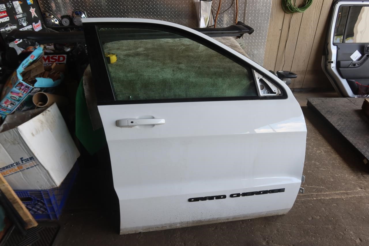 2011-2022 Jeep Grand Cherokee OEM Front Right Passenger Door 68274938
