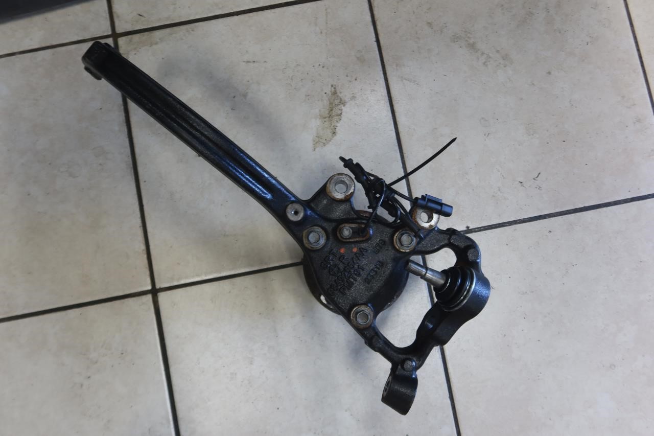 2015-2023 Dodge Challenger SRT Hellcat OEM Front Right Knuckle 68492554