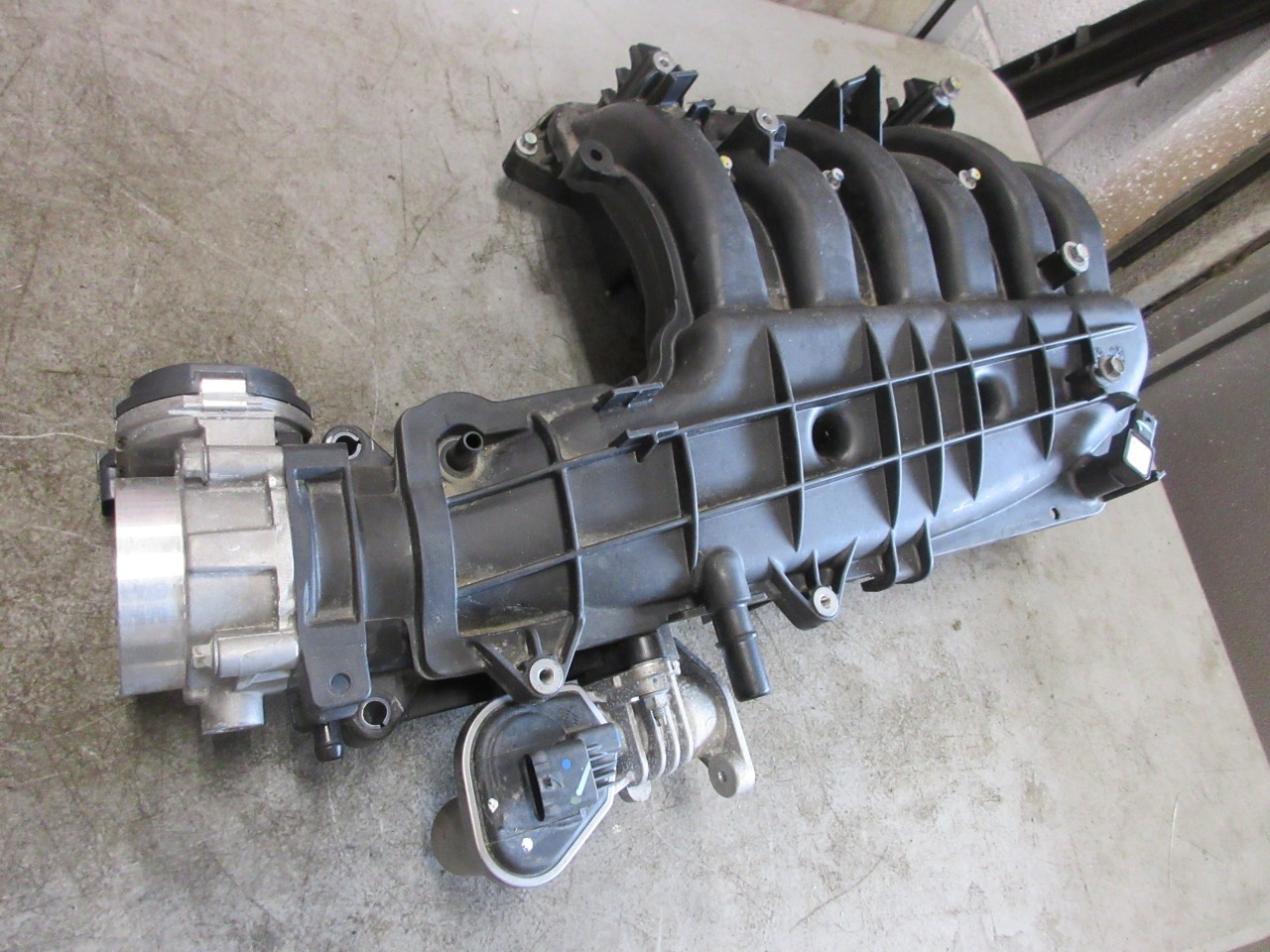 2018-2024 Jeep Wrangler OEM 3.6L Upper Air Intake Manifold w/ Throttle Body