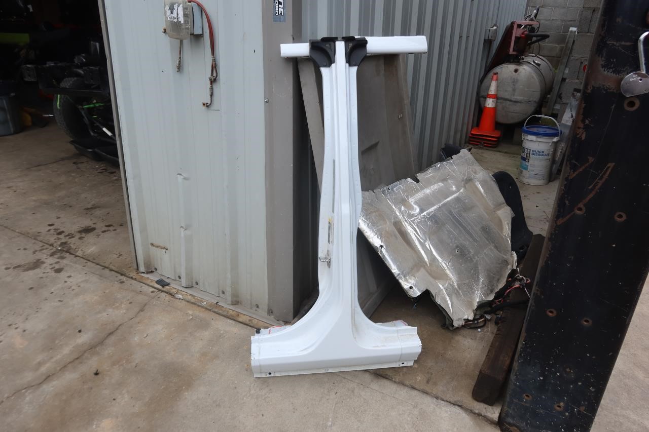 2018-2024 Jeep Wrangler JL Gladiator JT OEM Left Driver LH B Pillar Cut Out