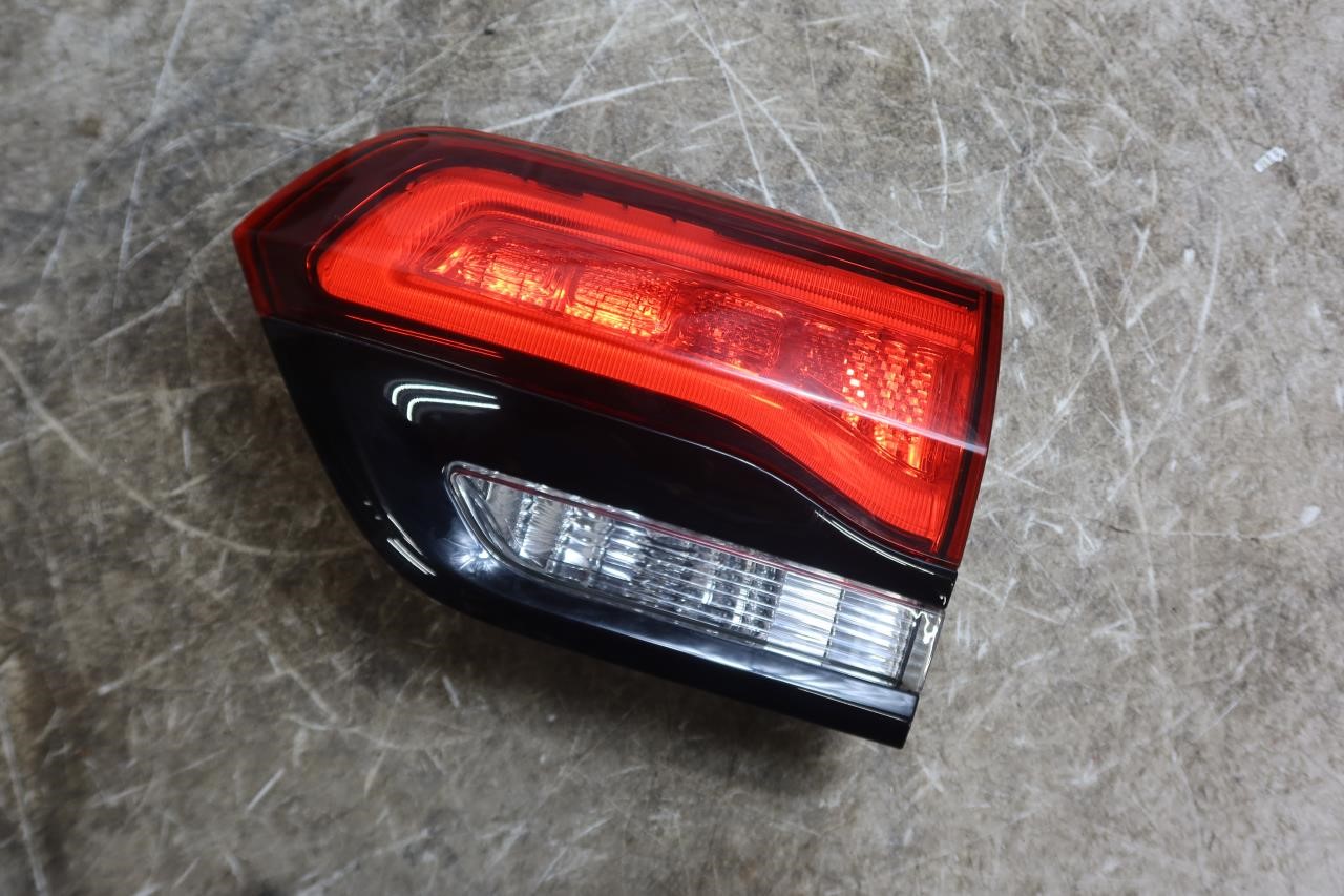 2014-2022 Jeep Grand Cherokee OEM Right Passenger Inner Tail Light 68142944