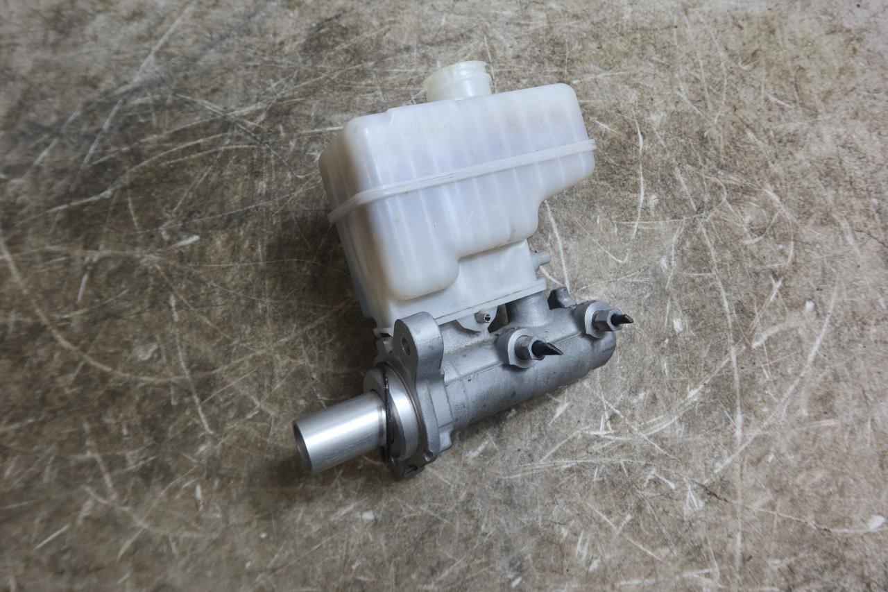 2018-2022 Jeep Wrangler JL JLU OEM Brake Master Cylinder w/ Reservoir 68385585