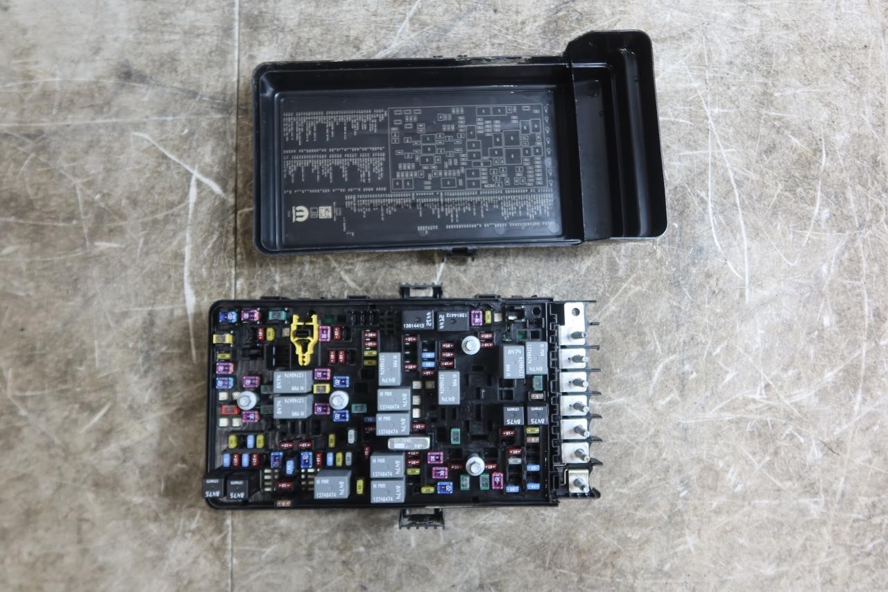 2022 2023 Jeep Wrangler JL 3.0L OEM Engine Fuse Box 68520852