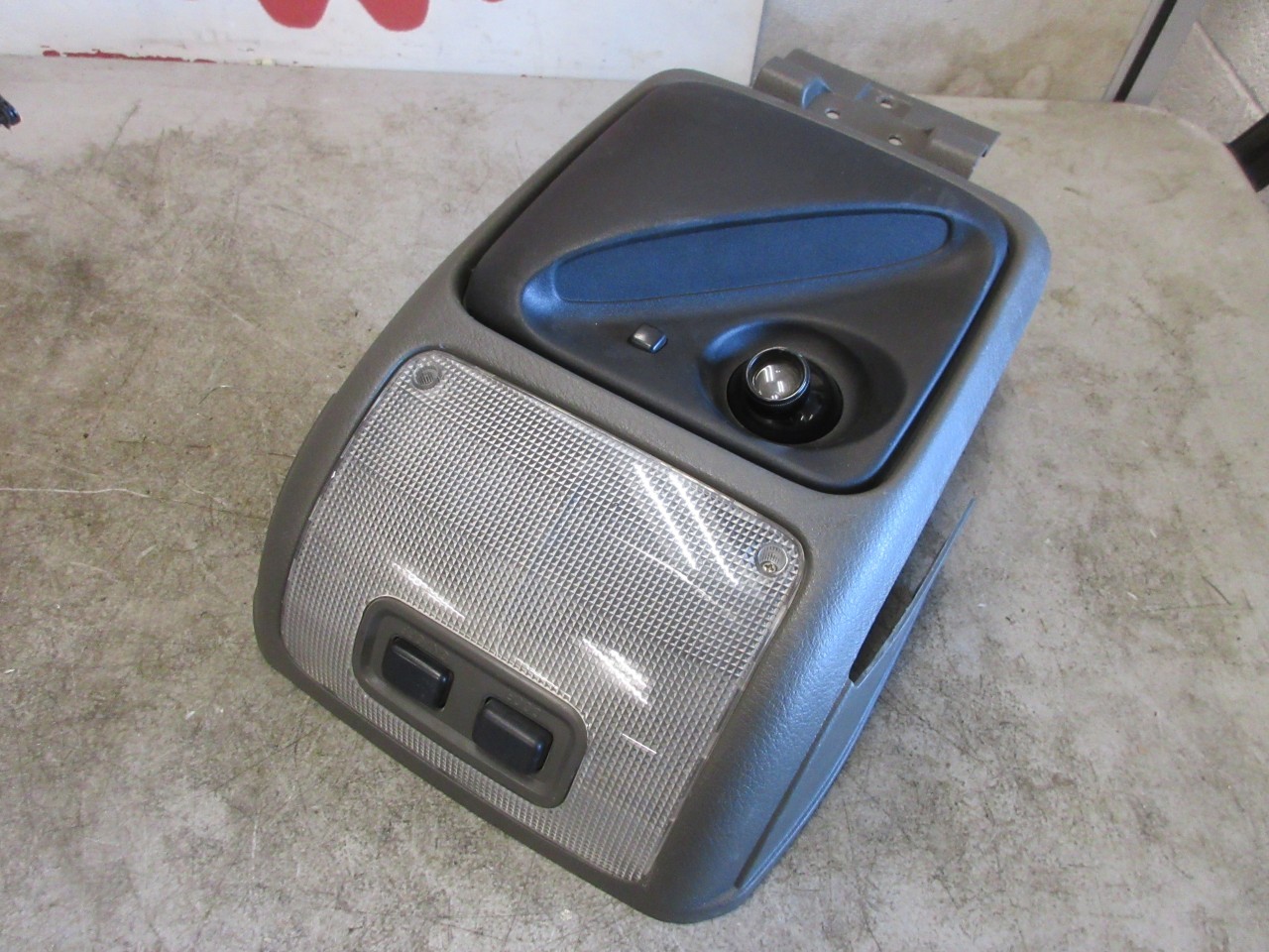 Nissan UD3300 Interior Console Lamp Light 26410-30Z00