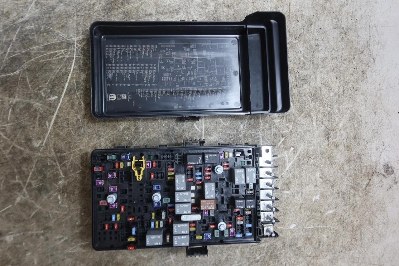 2019-2020 Jeep Wrangler JL OEM Fuse Block Power Distribution Center 68370551