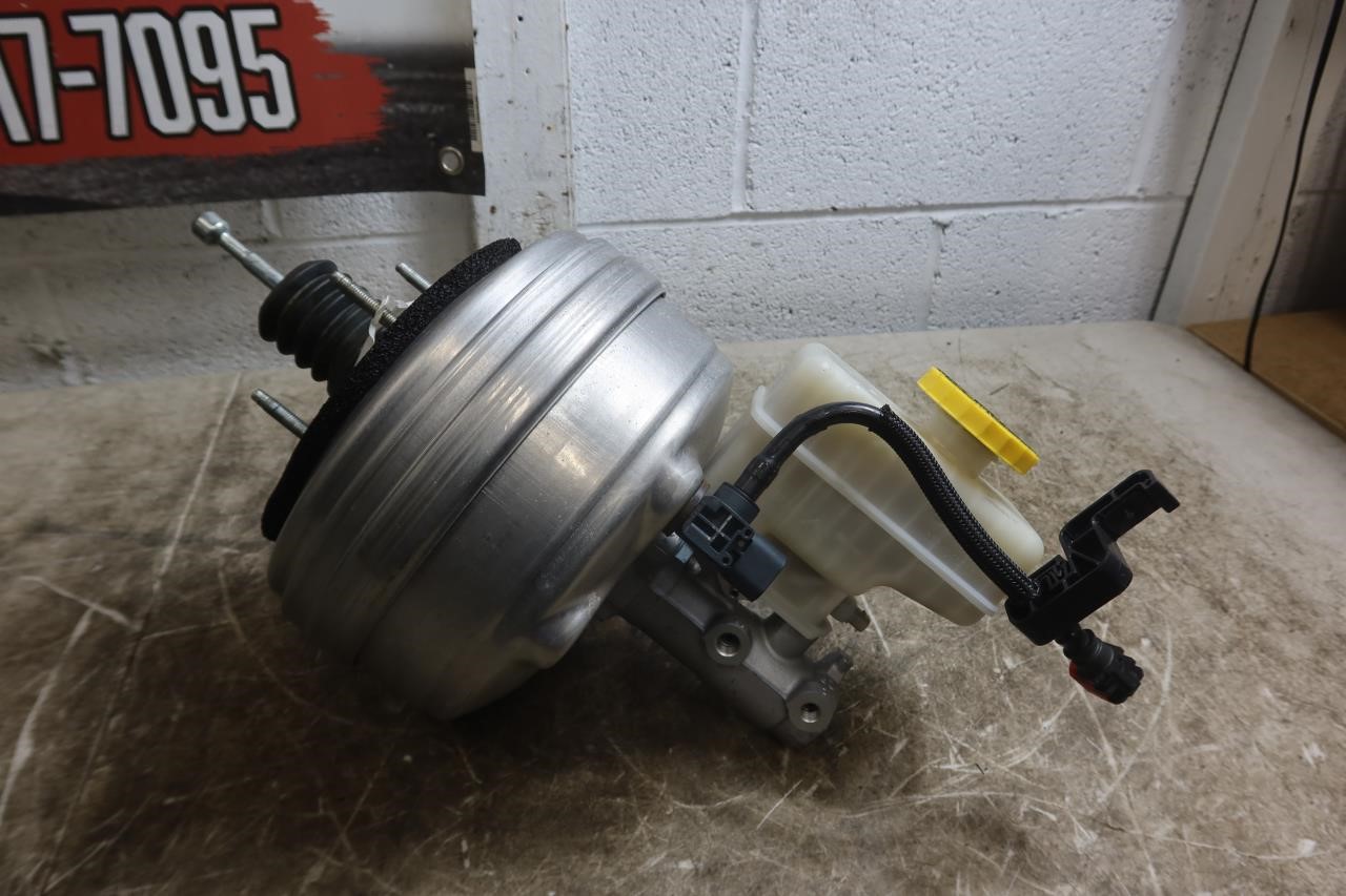 2018-2023 Jeep Wrangler JL 2 Door OEM Brake Booster w/ Master Cylinder 04581980