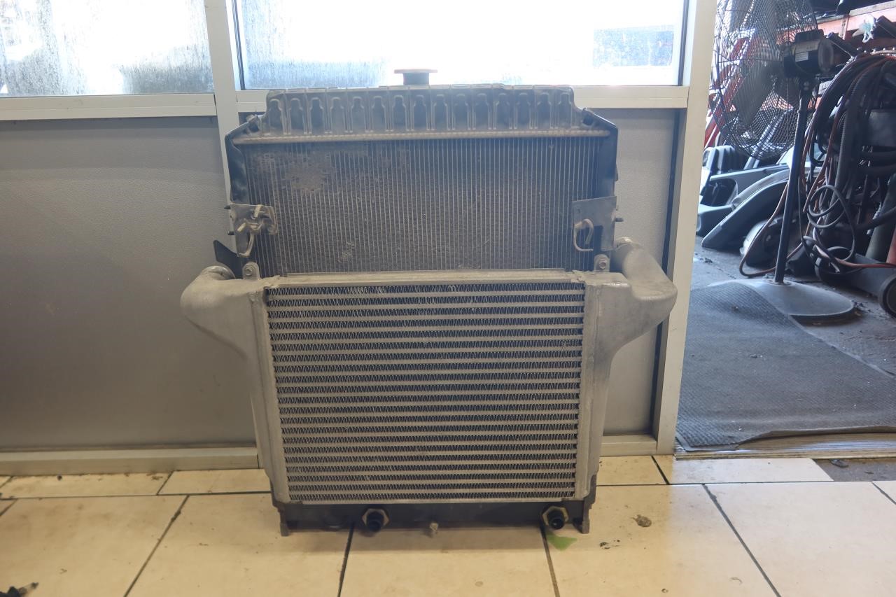 2010 Nissan UD 3300 7.7L Diesel OEM Radiator Assembly w/ Shroud 2141030Z6B