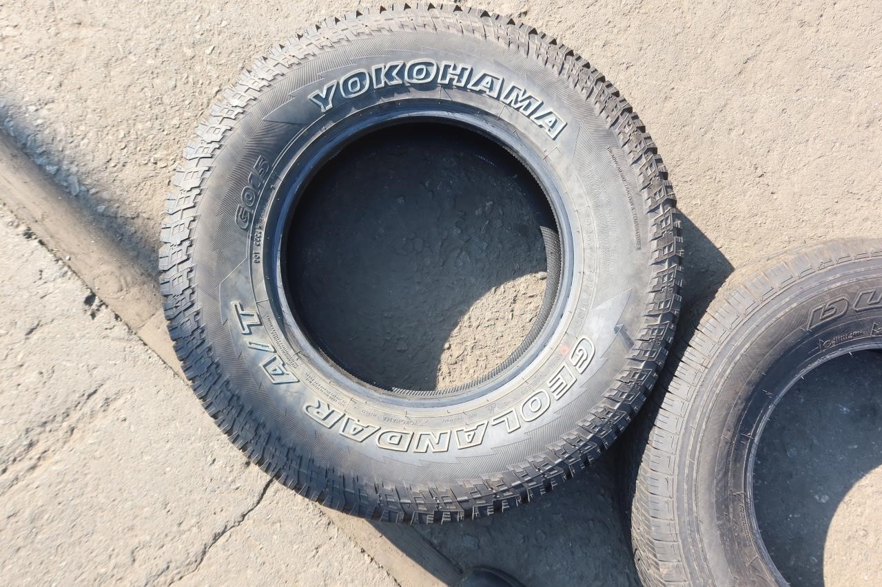 Yokohama Geolandar A/T 255/75R17 Single Tire