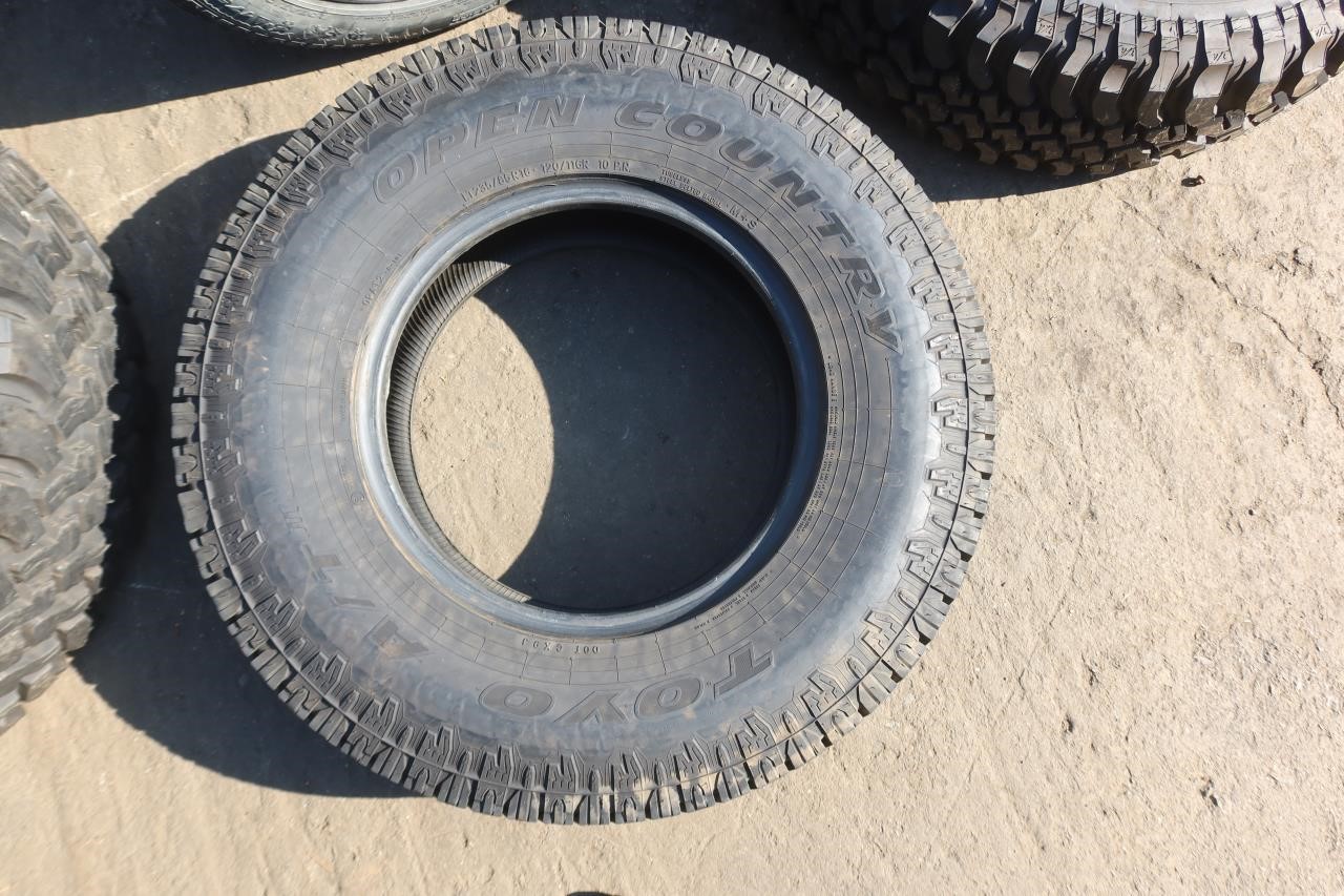 Toyo Open Country A/T 235/85R16 Single Tire